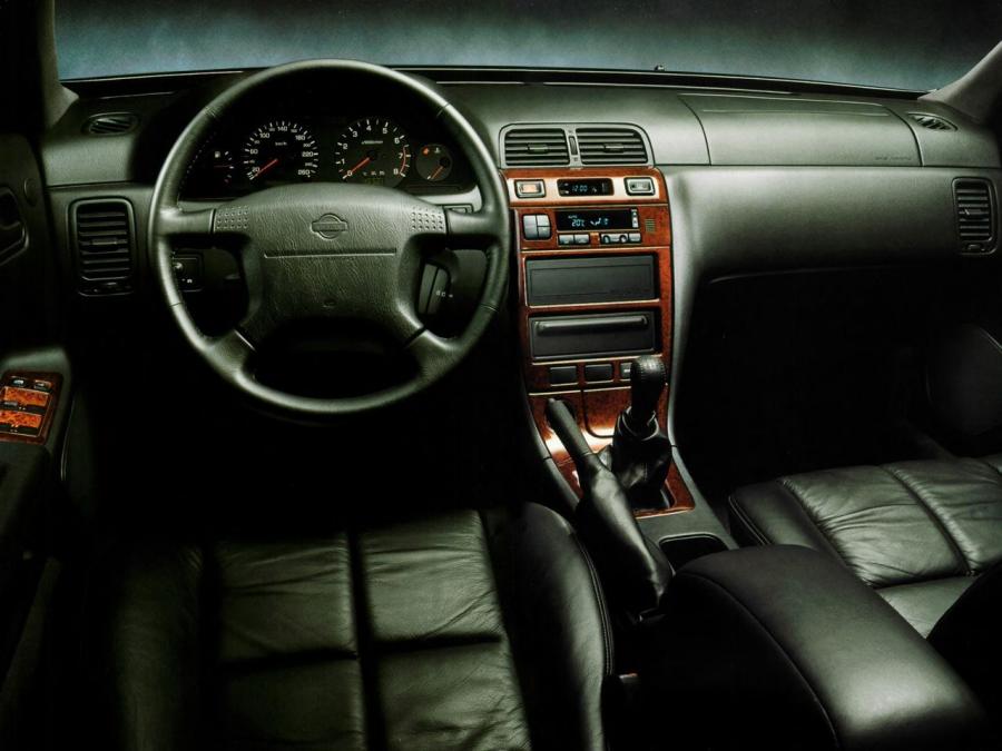 Торпедо Nissan Maxima QX (A32) 1994 года  (фото 2 из 9)